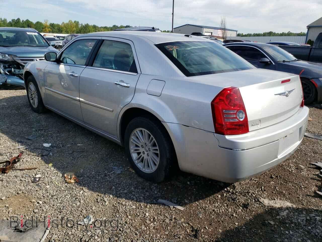 2010 CHRYSLER 300 - VIN: 2C3CA5CV6AH301940 - Фото 2