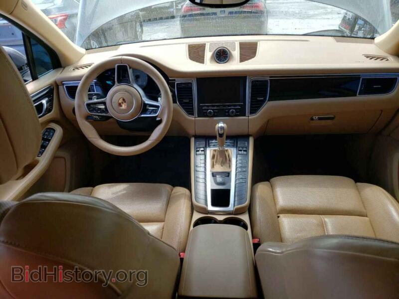2016 Porsche MACAN (VIN WP1AB2A51GLB55667) — photo 8 of 13
