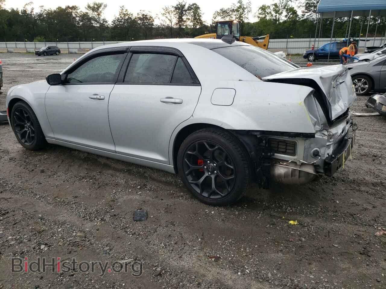 2019 CHRYSLER 300 - VIN: 2C3CCAAG0KH758672 - Фото 2