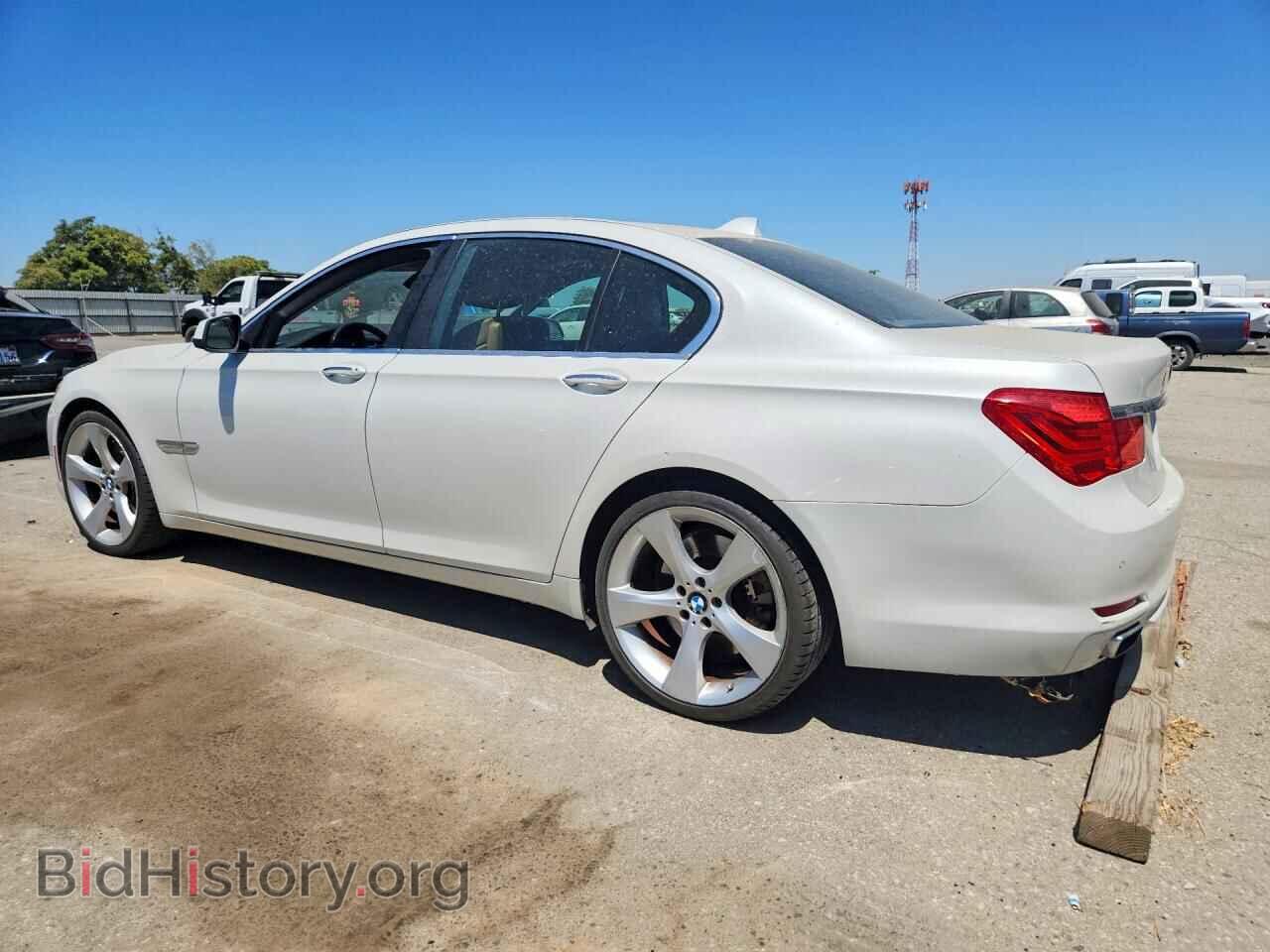 2011 BMW 7 SERIES - VIN: WBAKA8C5XBCY37106 - Фото 2
