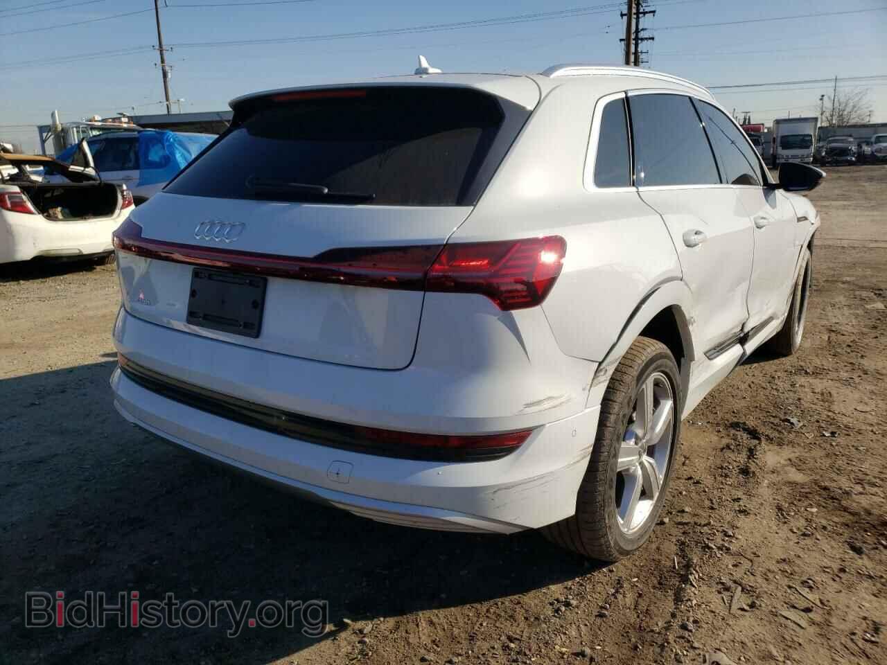 2019 AUDI E-TRON - VIN: WA1LAAGE3KB022951 - Photo 4
