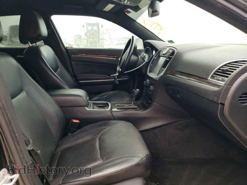 2014 Chrysler 300 (VIN 2C3CCAET8EH118317) — photo 5 of 10