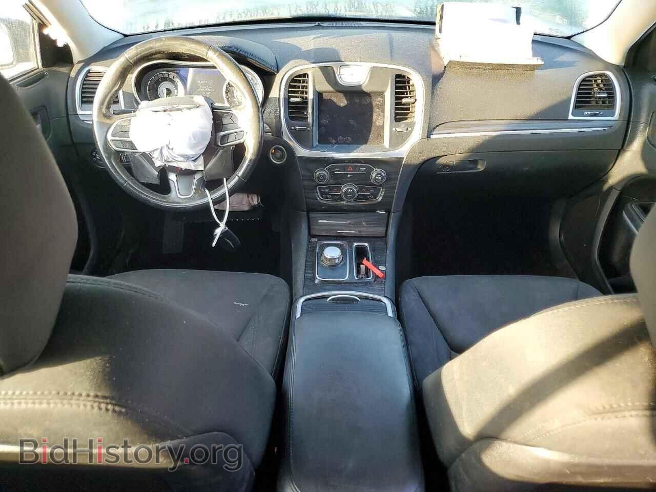 2019 CHRYSLER 300 - VIN: 2C3CCAAG8KH613556 - Фото 8