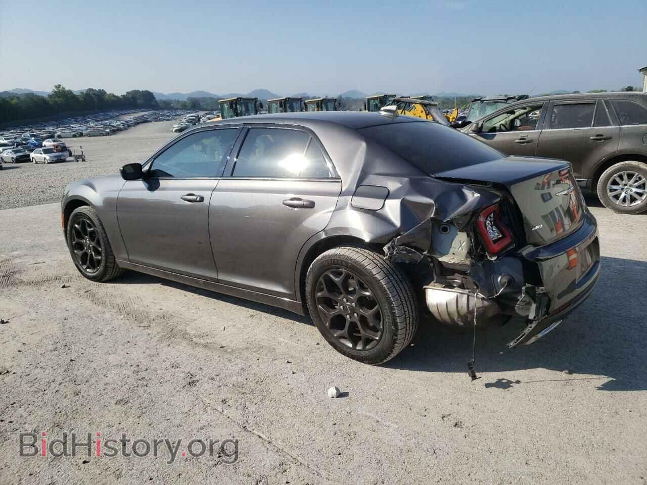 2019 CHRYSLER 300 - VIN: 2C3CCAGG0KH542599 - Фото 2