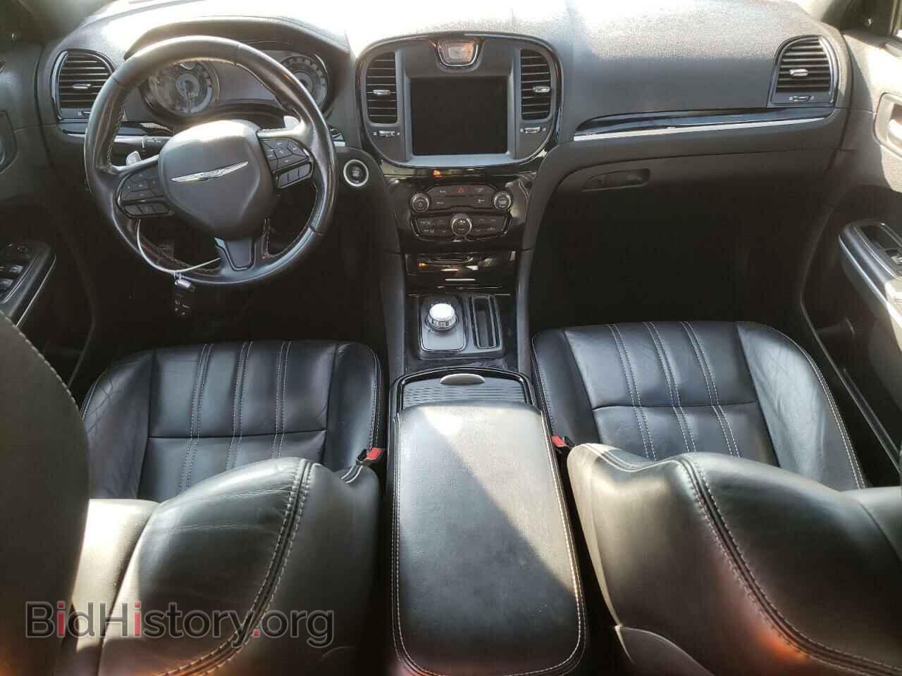 2019 CHRYSLER 300 - VIN: 2C3CCAGG0KH542599 - Фото 8
