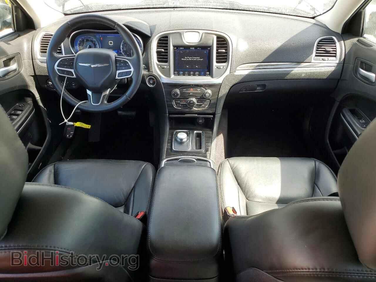 2019 CHRYSLER 300 - VIN: 2C3CCAAG2KH548011 - Фото 8