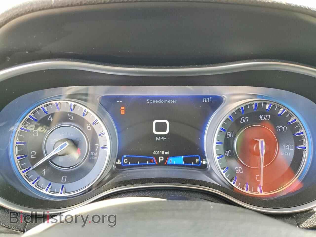 2019 CHRYSLER 300 - VIN: 2C3CCAAG2KH548011 - Фото 9
