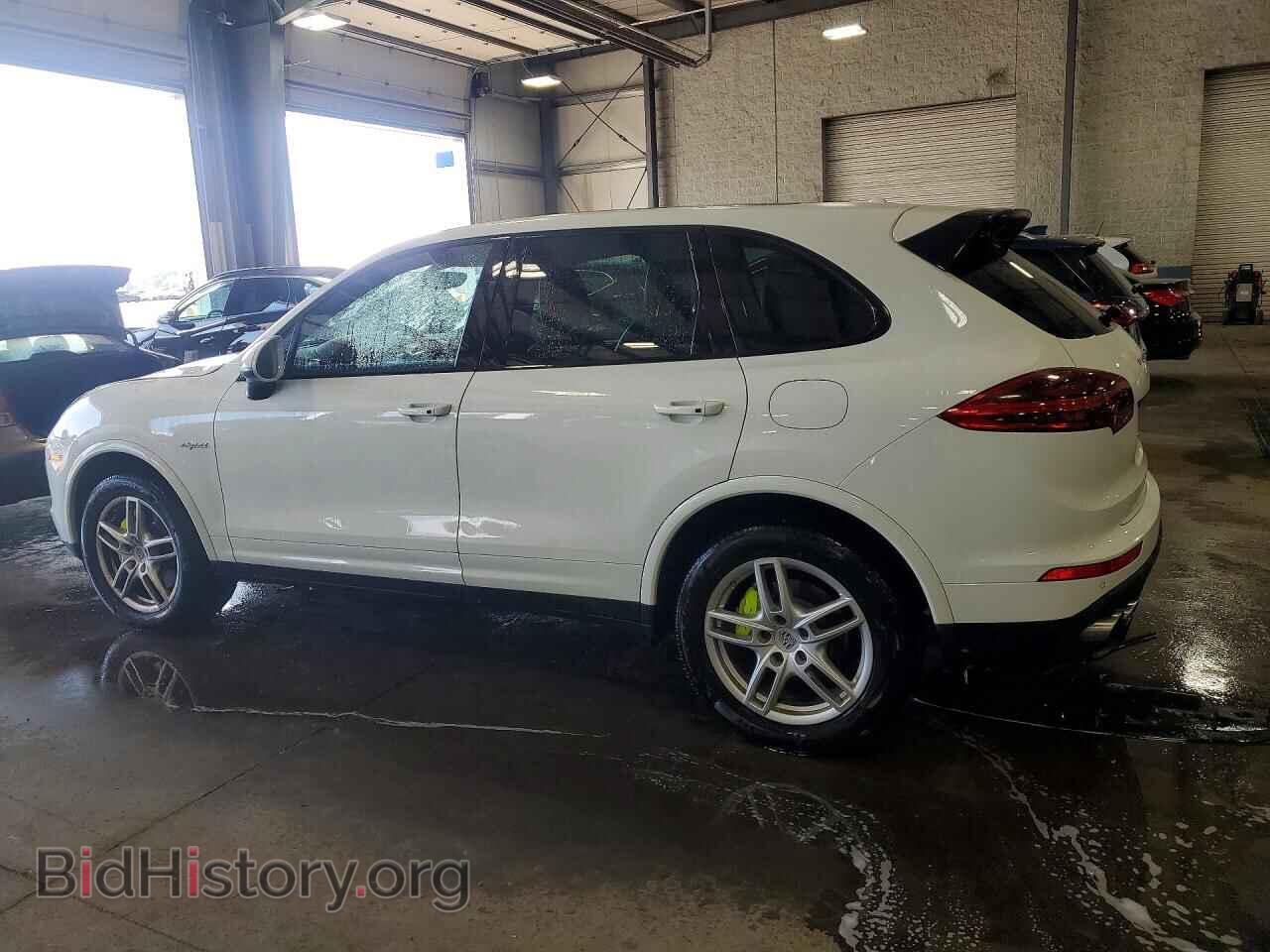 2017 PORSCHE CAYENNE - VIN: WP1AE2A29HLA70641 - Фото 2