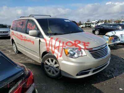 2015 Chrysler MINIVAN Town & COU, золотистый — VIN 2C4RC1BGXFR739633, Copart