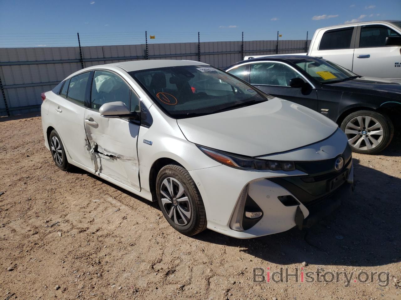 Фотография JTDKARFP9J3071938 - TOYOTA PRIUS 2018