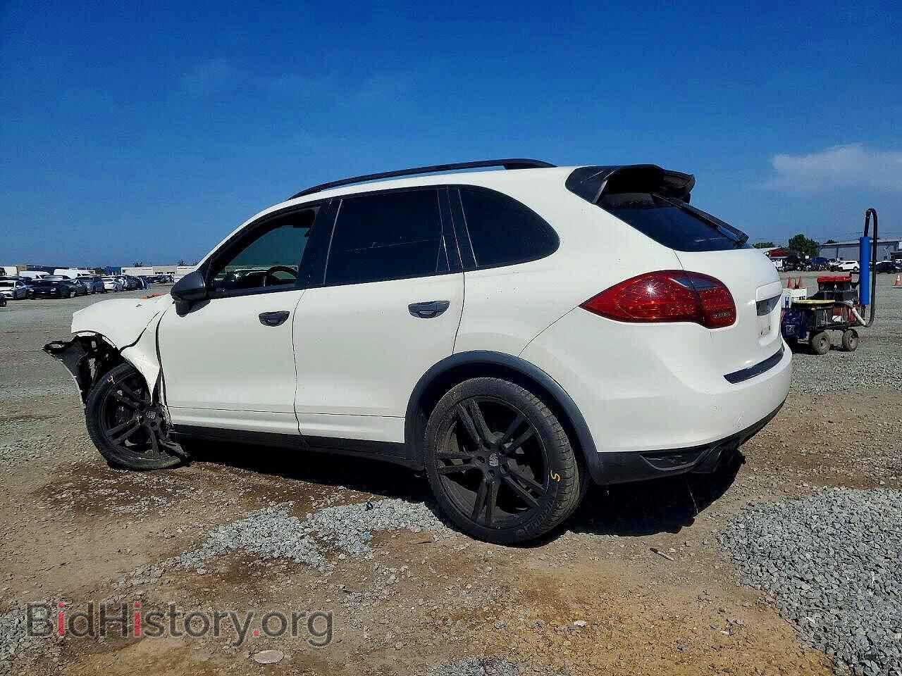 2011 PORSCHE CAYENNE - VIN: WP1AB2A22BLA52708 - Photo 2