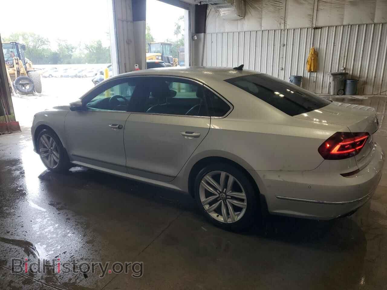 2017 VOLKSWAGEN PASSAT - VIN: 1VWCT7A32HC039136 - Фото 2