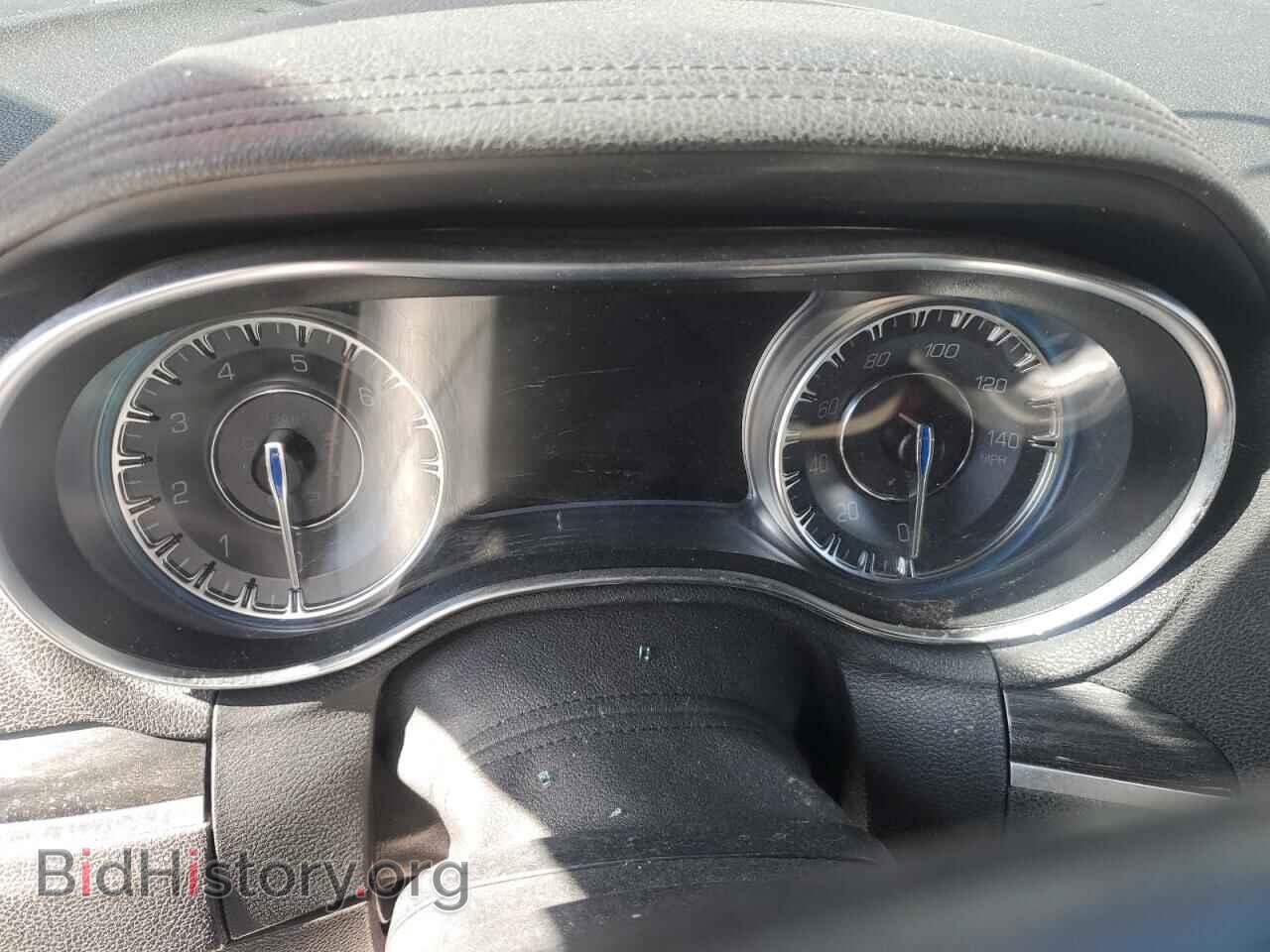 2019 CHRYSLER 300 - VIN: 2C3CCAAG6KH740645 - Фото 9