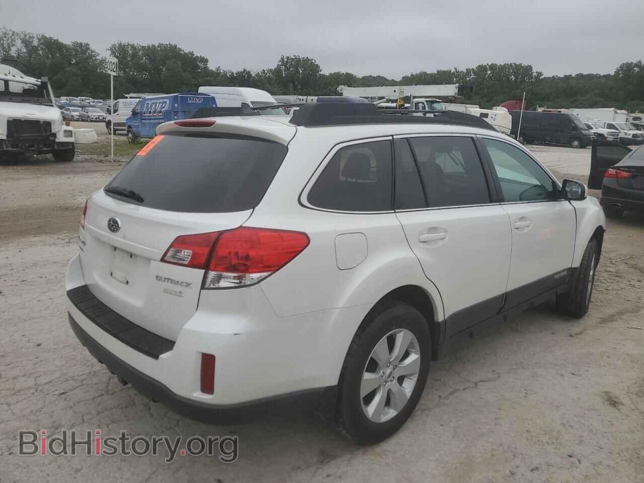 2011 SUBARU OUTBACK - VIN: 4S4BRBLC9B3428257 - Фото 3