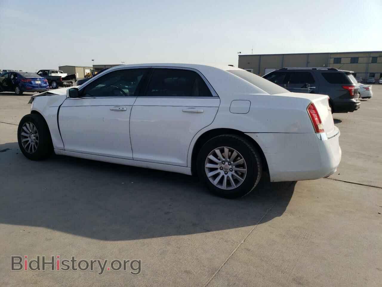 2013 CHRYSLER 300 - VIN: 2C3CCAAG2DH532930 - Фото 2