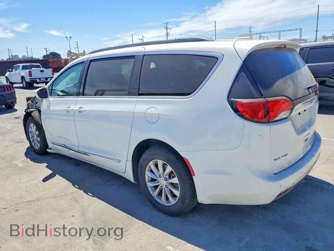 2017 CHRYSLER PACIFICA - VIN: 2C4RC1BG5HR572455 - Фото 2