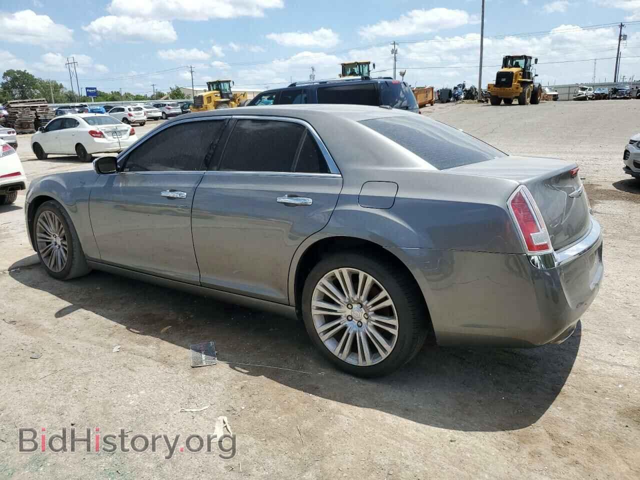 2011 CHRYSLER 300 - VIN: 2C3CA6CT3BH581015 - Фото 2