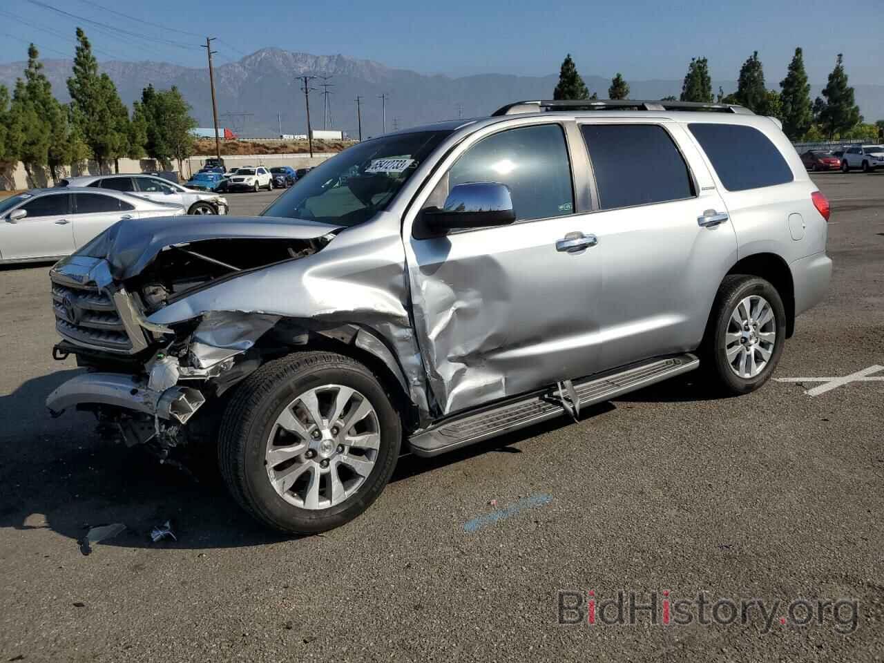 Photo 5TDKY5G17AS030754 - TOYOTA SEQUOIA 2010