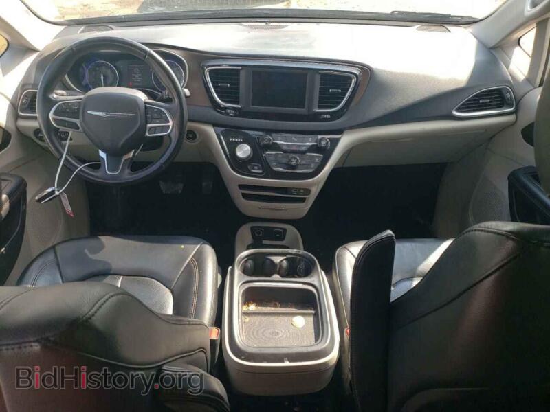 2018 Chrysler PACIFICA (VIN 2C4RC1BG4JR120762) — photo 8 of 14