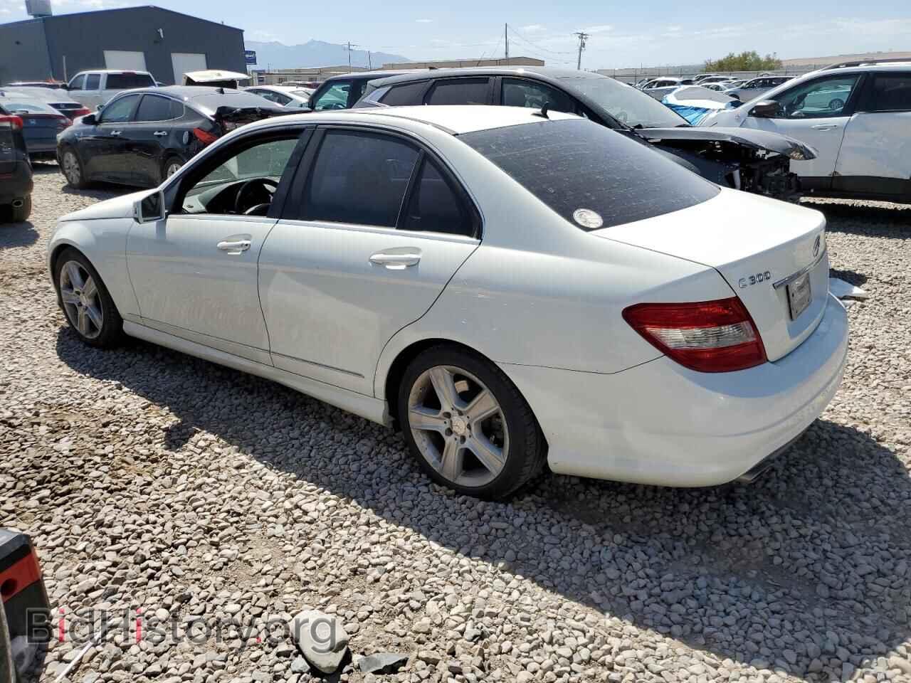 2011 MERCEDES-BENZ C-CLASS - VIN: WDDGF5EB5BR182724 - Фото 2
