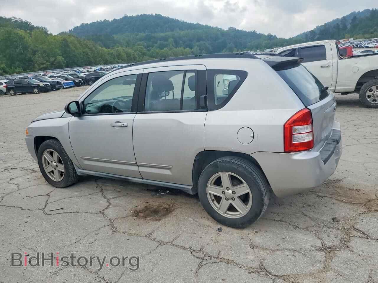 2010 JEEP COMPASS - VIN: 1J4NT4FB6AD589704 - Фото 2
