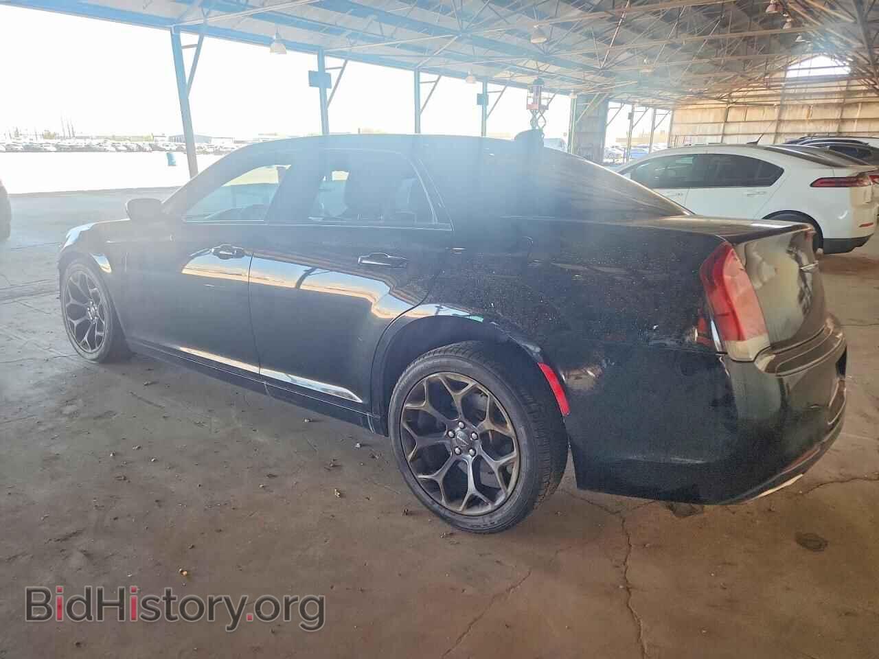 2019 CHRYSLER 300 - VIN: 2C3CCABG1KH516536 - Photo 2