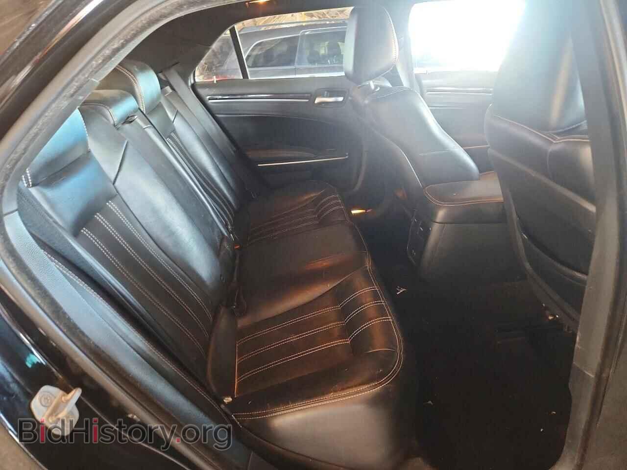 2019 CHRYSLER 300 - VIN: 2C3CCABG1KH516536 - Photo 10