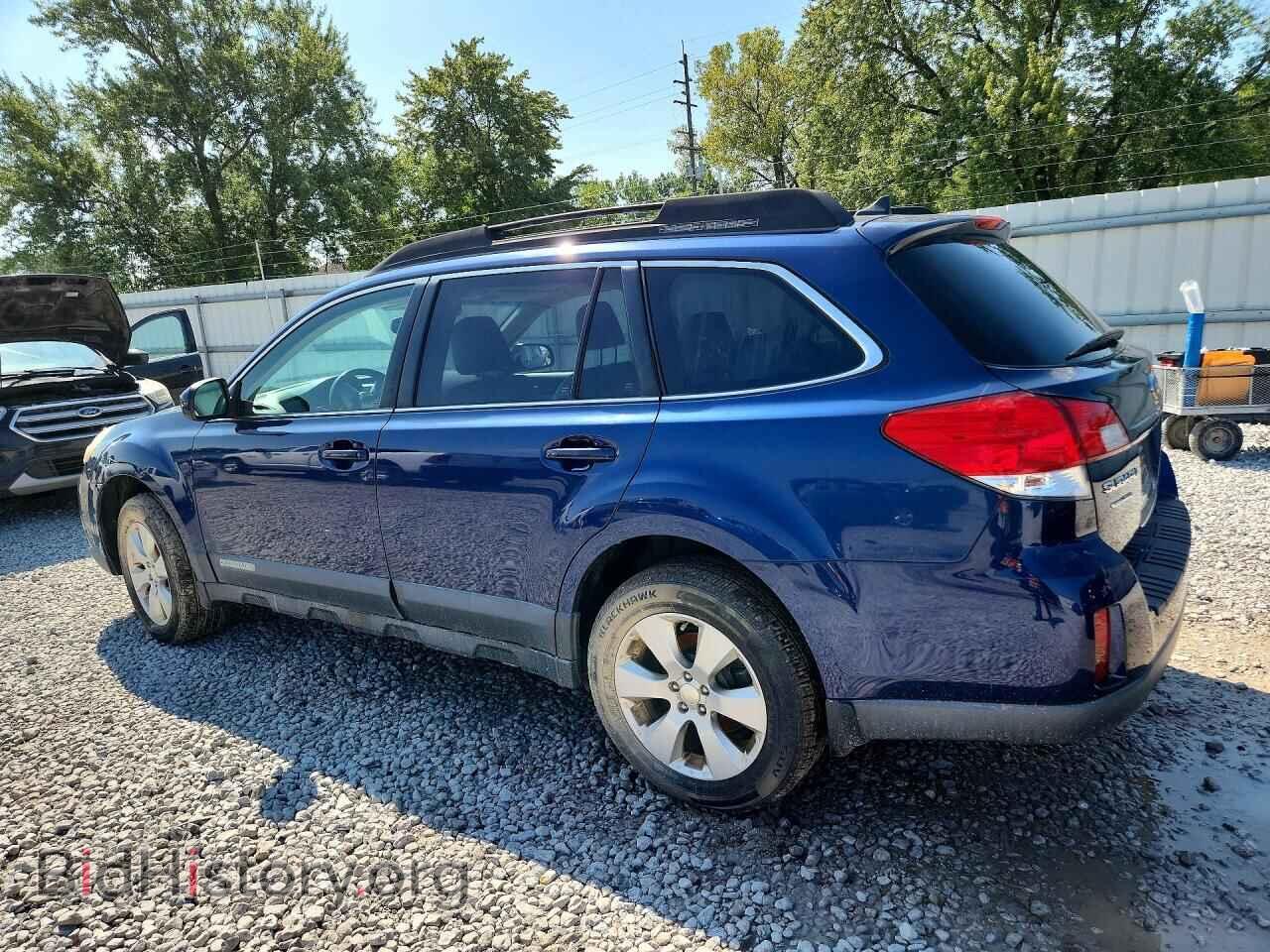 2011 SUBARU OUTBACK - VIN: 4S4BRCLC5B3389284 - Photo 2