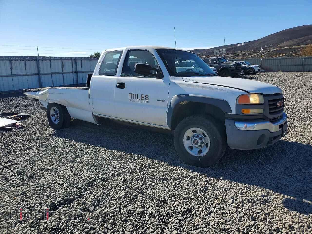 2005 GMC SIERRA - VIN: 1GTHK39255E229593 - Фото 4