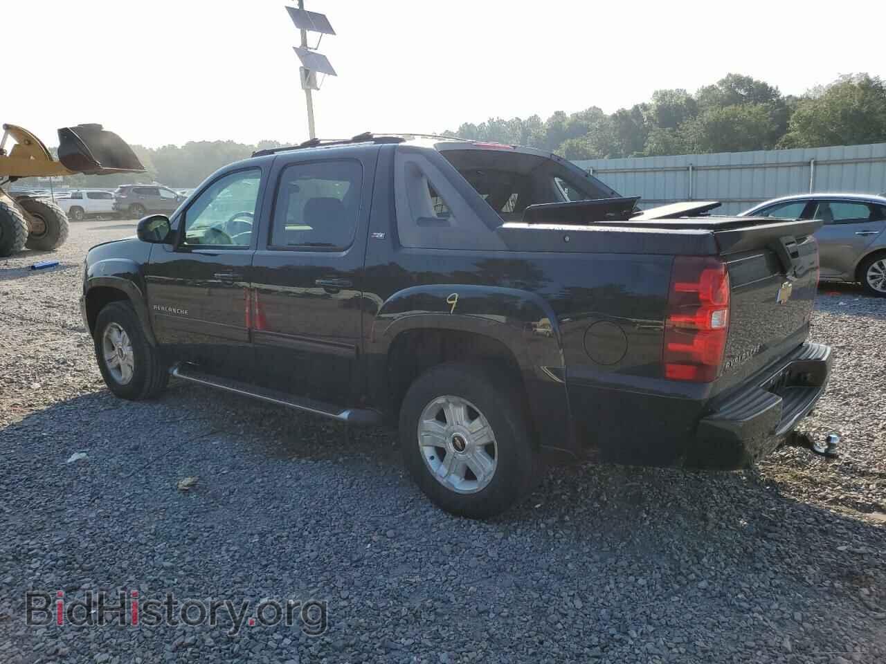 2011 CHEVROLET AVALANCHE - VIN: 3GNTKFE32BG104170 - Фото 2