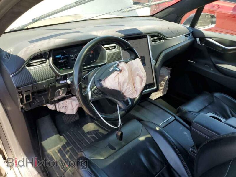 2017 Tesla MODEL X (VIN 5YJXCDE27HF050124) — фото 8 из 12