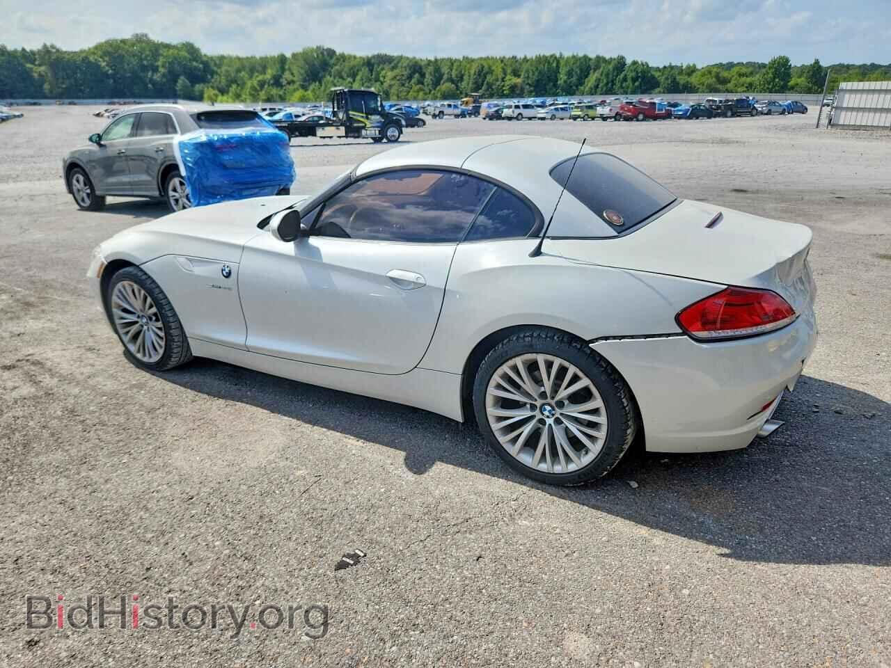 2013 BMW Z4 - VIN: WBALM7C53DE385562 - Фото 2
