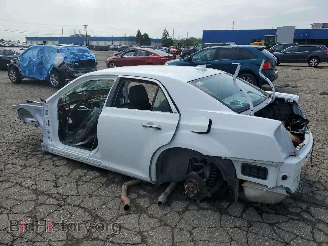 2019 CHRYSLER 300 - VIN: 2C3CCAEG8KH536536 - Фото 2