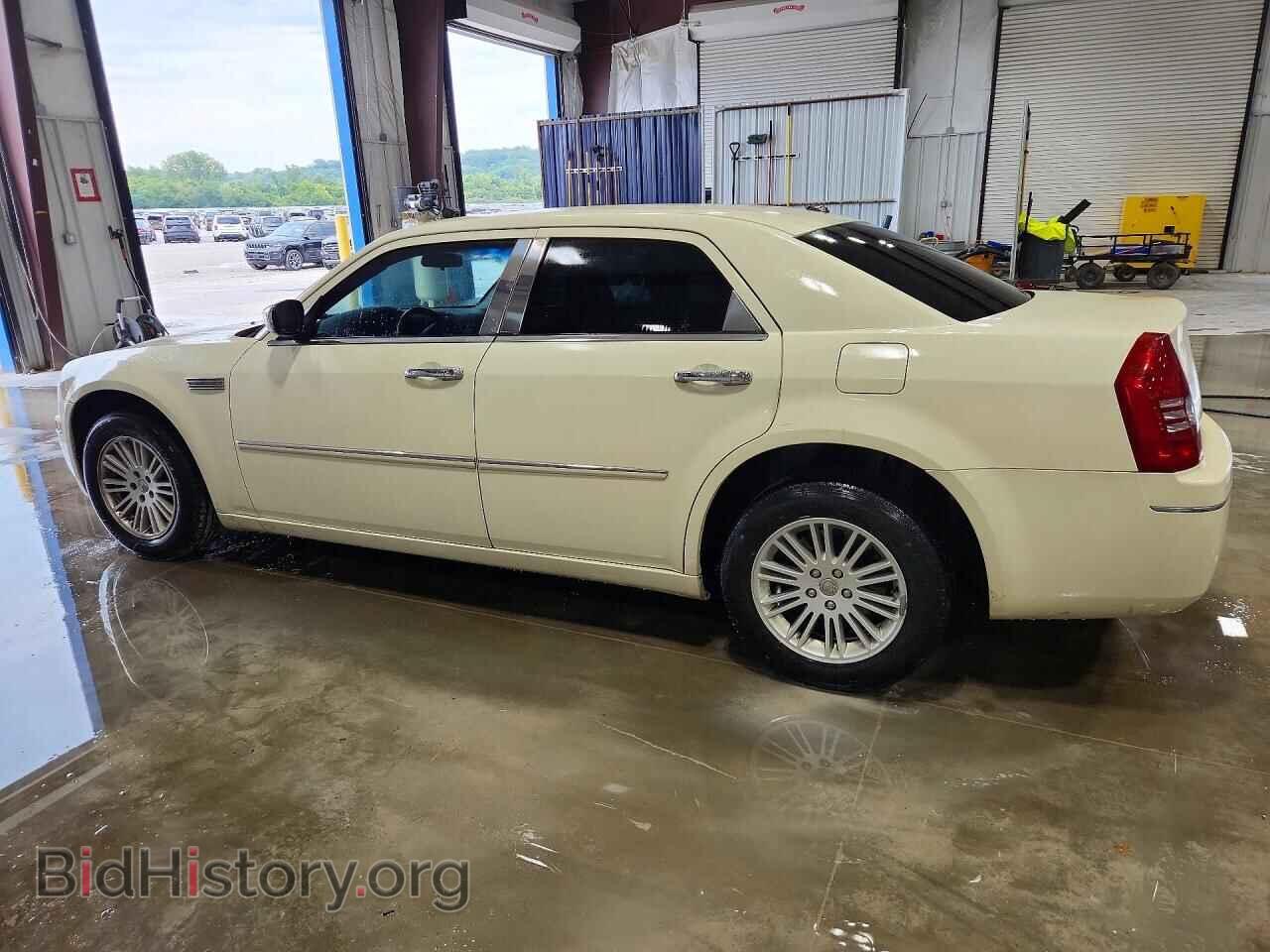 2010 CHRYSLER 300 - VIN: 2C3CA5CV4AH209533 - Фото 2