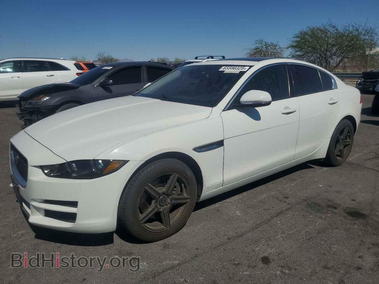 Photo SAJAR4BG5HA975449 - JAGUAR XE 2017