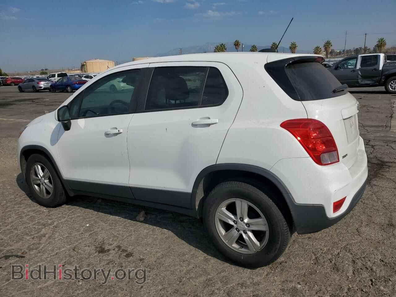 2020 CHEVROLET TRAX - VIN: 3GNCJKSB2LL284623 - Фото 2