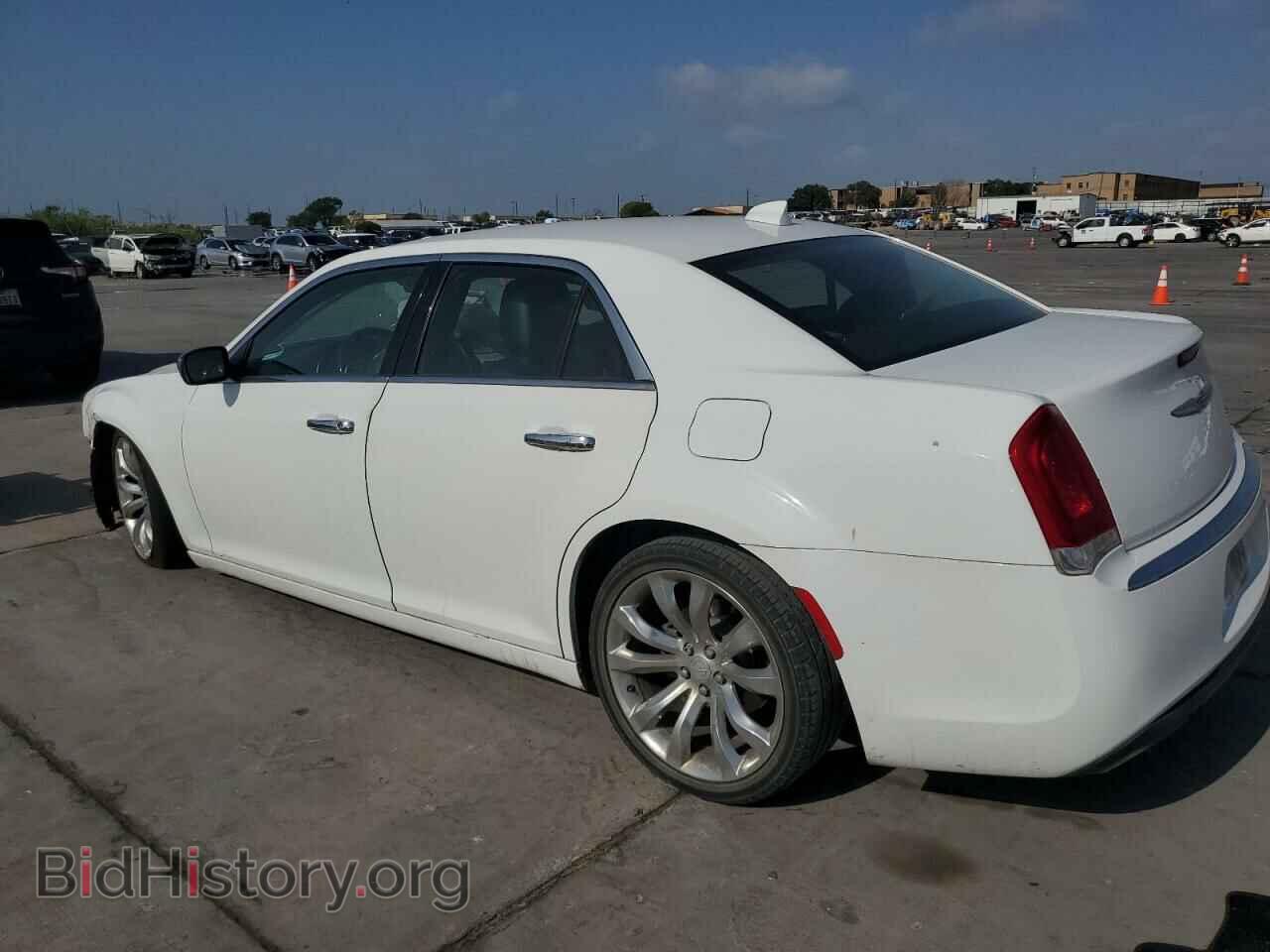 2019 CHRYSLER 300 - VIN: 2C3CCAEG6KH689531 - Фото 2