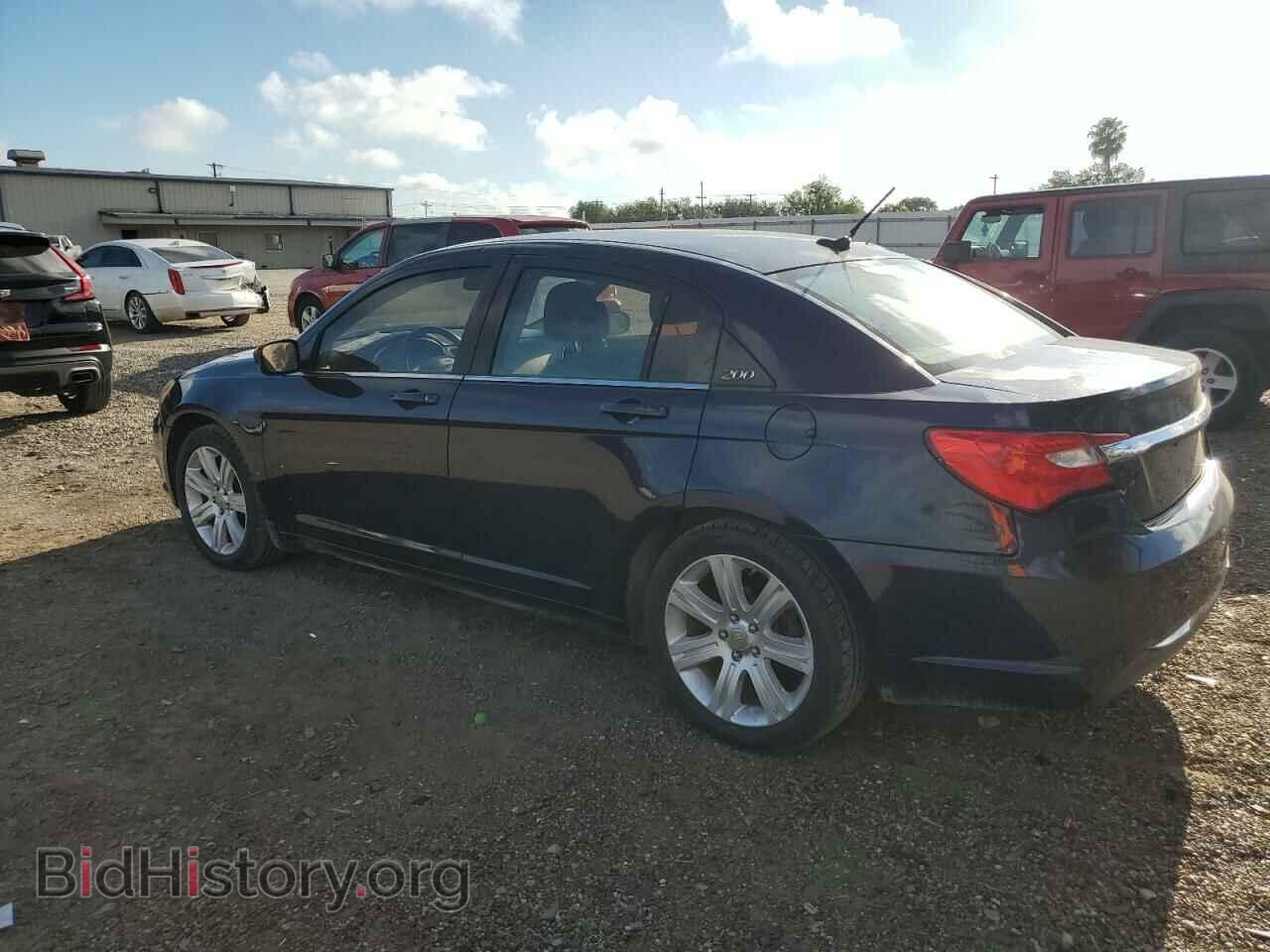 2011 CHRYSLER 200 - VIN: 1C3BC1FB2BN592882 - Photo 2