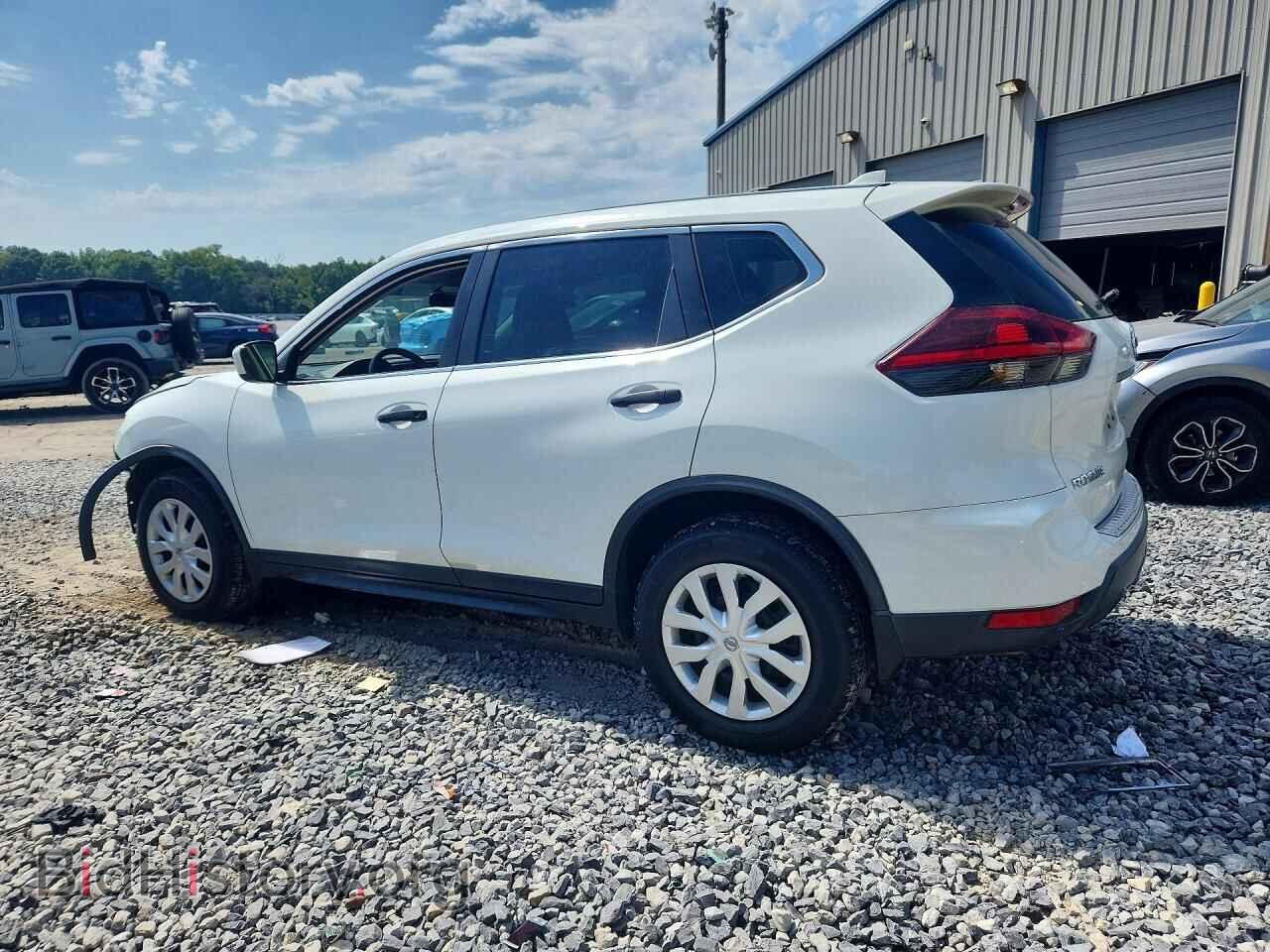 2018 NISSAN ROGUE - VIN: KNMAT2MT9JP623105 - Фото 2