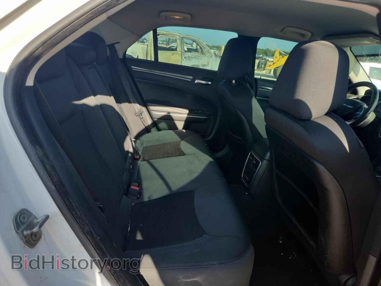 2019 CHRYSLER 300 - VIN: 2C3CCAAG8KH602072 - Фото 10
