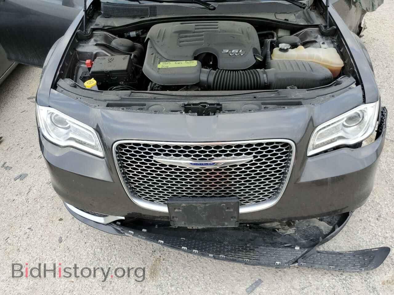 2019 CHRYSLER 300 - VIN: 2C3CCAAG0KH566376 - Фото 7