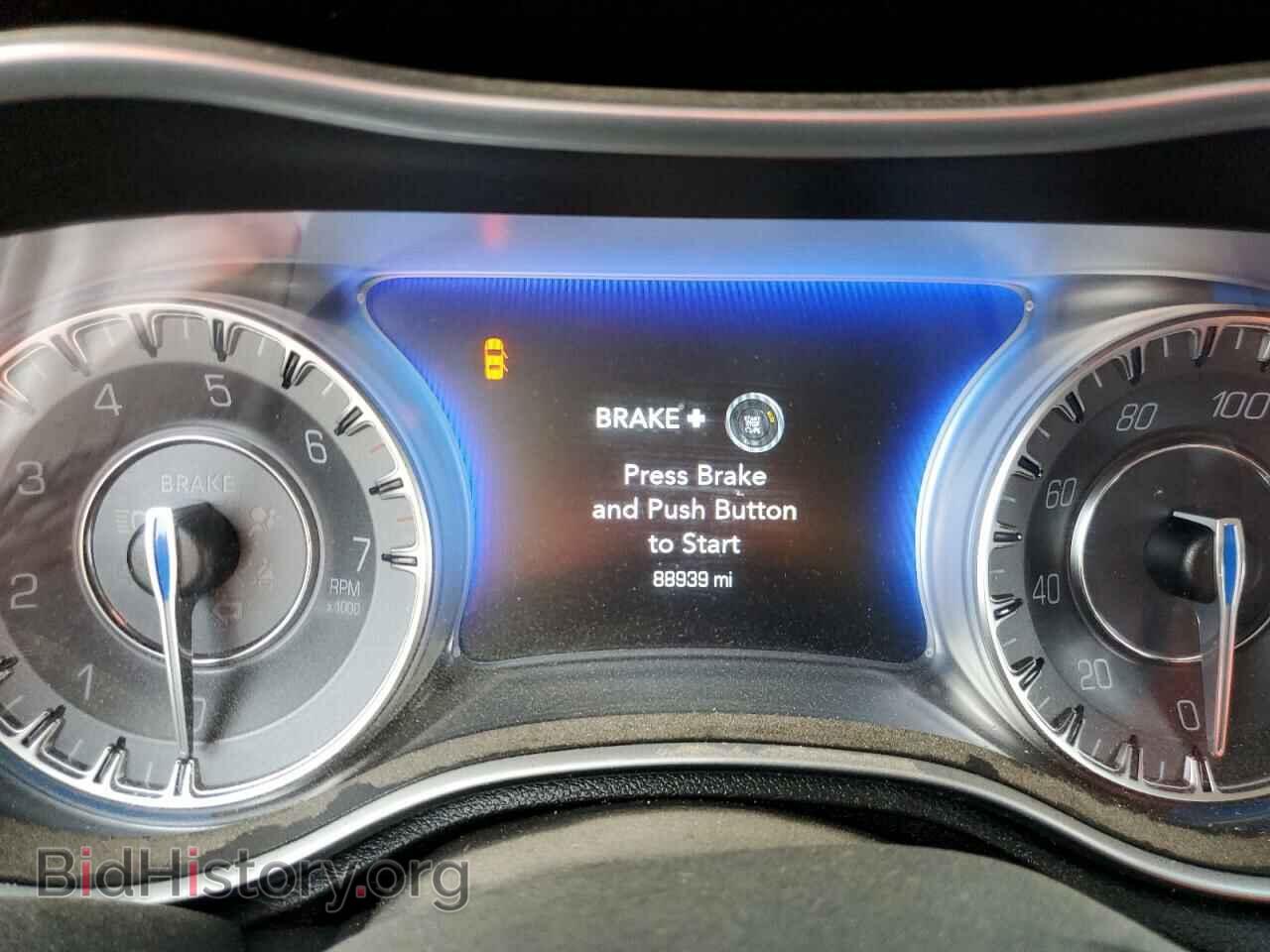 2019 CHRYSLER 300 - VIN: 2C3CCAAG0KH566376 - Фото 8