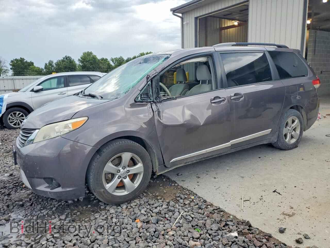Photo 5TDKK3DC8DS303281 - TOYOTA SIENNA 2013