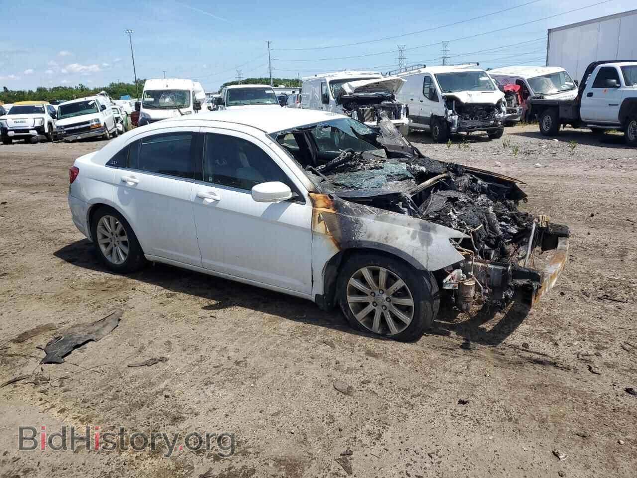 2013 CHRYSLER 200 - VIN: 1C3CCBBB3DN570702 - Фото 4
