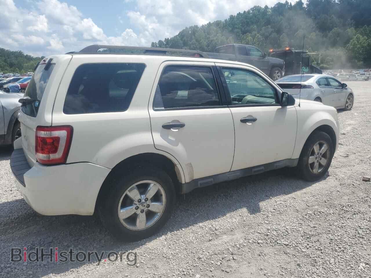 2010 FORD ESCAPE - VIN: 1FMCU9D73AKC06556 - Фото 3