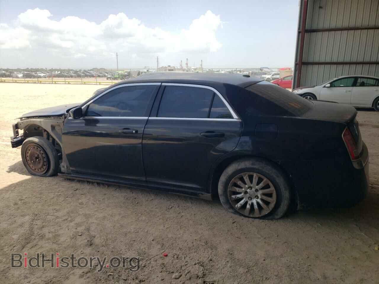 2013 CHRYSLER 300 - VIN: 2C3CCAAG1DH732858 - Фото 2
