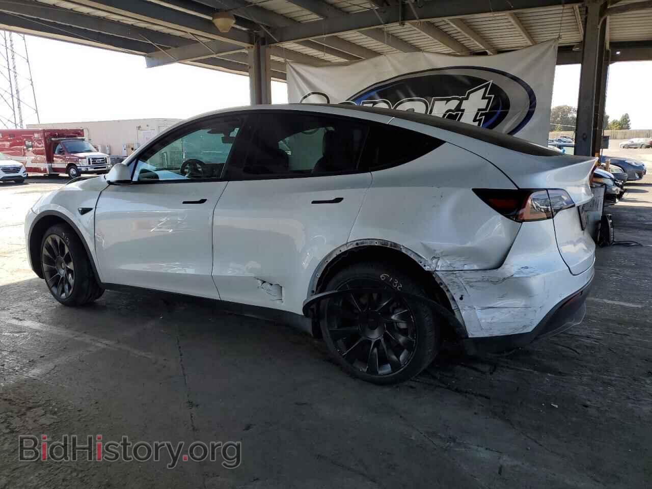 2022 TESLA MODEL Y - VIN: 7SAYGDEE3NF387083 - Фото 2