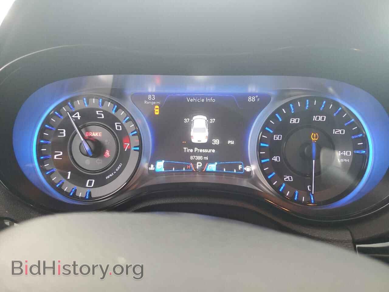 2018 CHRYSLER 300 - VIN: 2C3CCABG9JH244896 - Фото 9