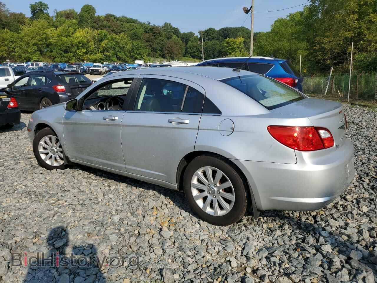 2010 CHRYSLER SEBRING - VIN: 1C3CC5FB7AN169161 - Фото 2