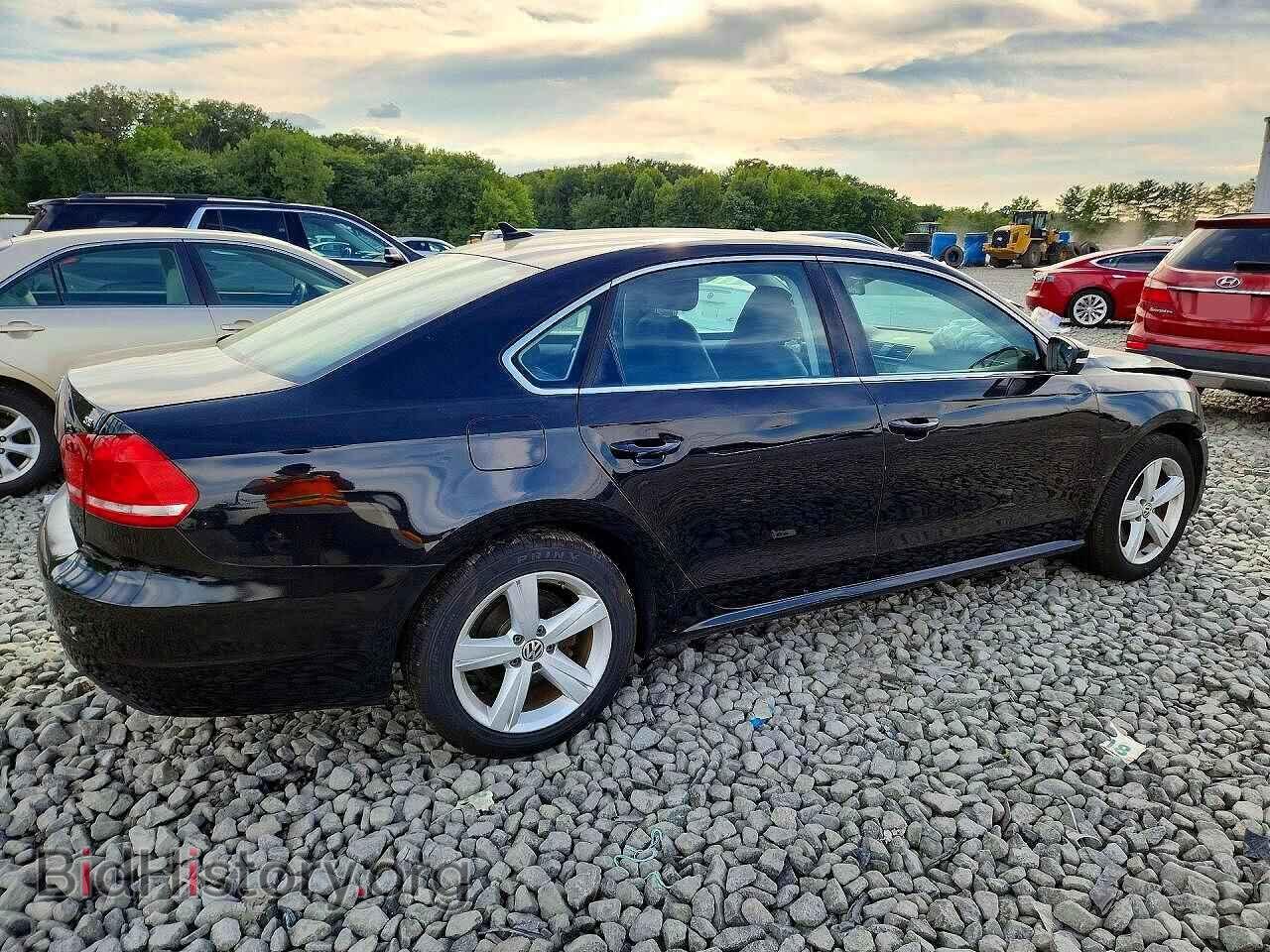 2013 VOLKSWAGEN PASSAT - VIN: 1VWBP7A31DC044242 - Фото 3